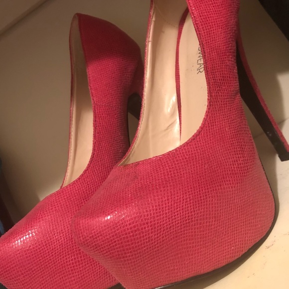 Heels - Picture 1 of 1